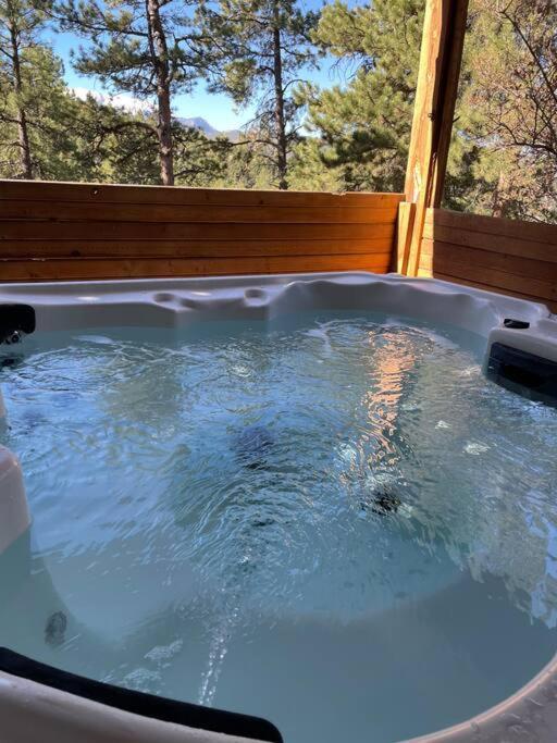 Private Hot Tub Overlooking Pikes Peak Woodland Park Exterior foto